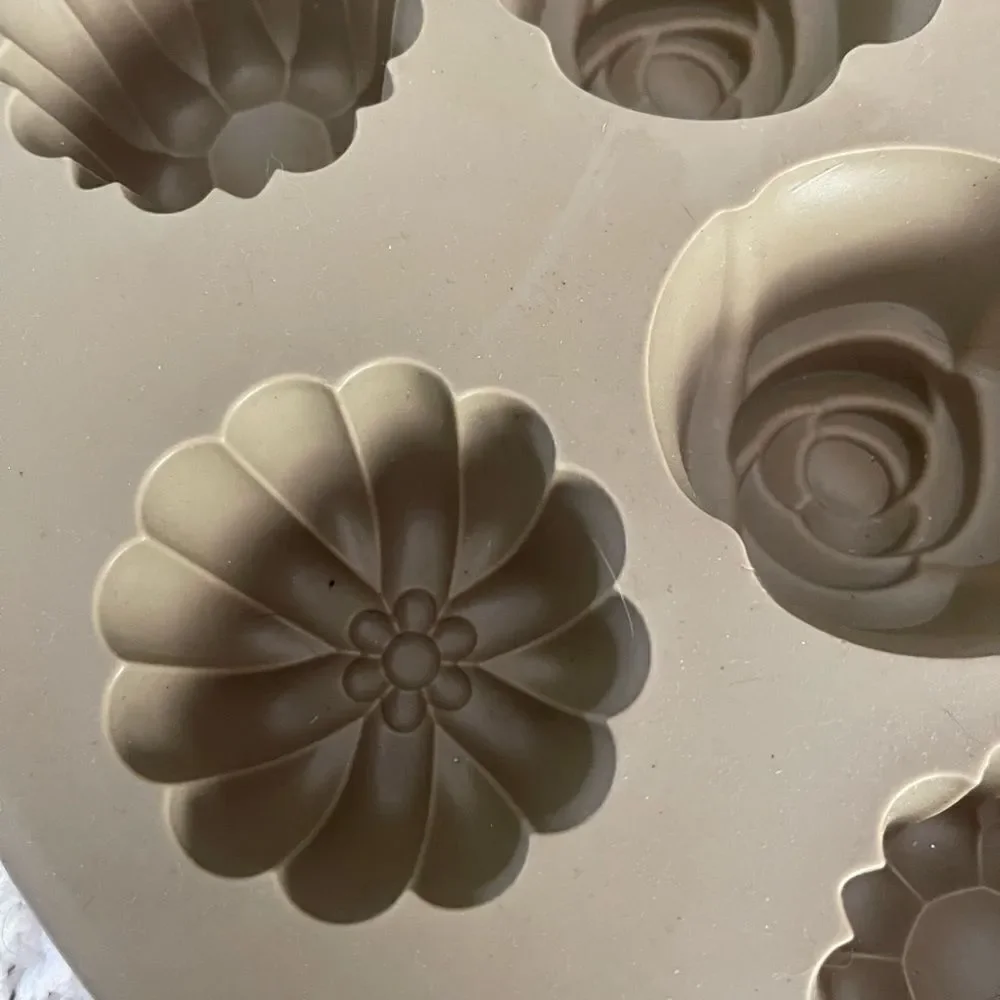 ‎Pampered Chef silicone flower mold cupcakes candy